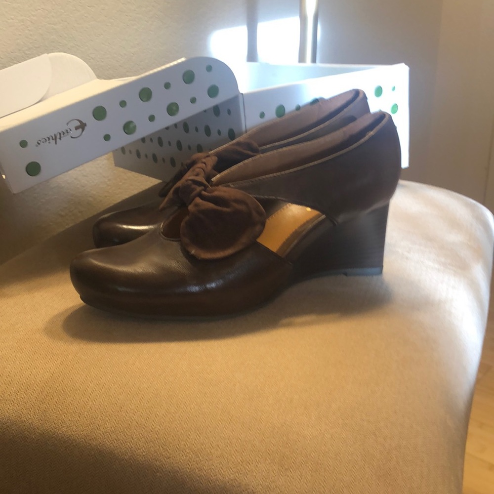 Brown dress heel